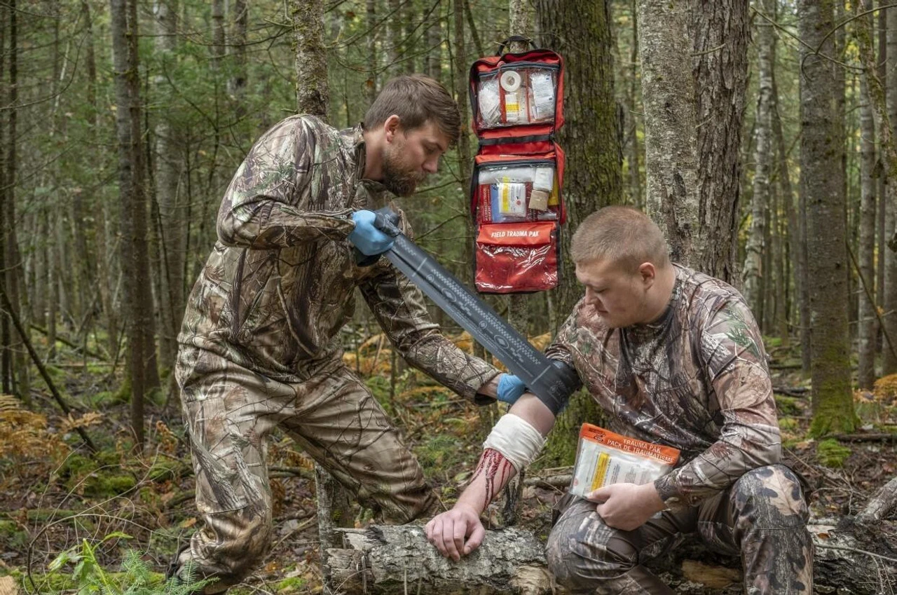 Adventure Medical Kits Sportmans 400 Medical Kit 0105-0400 7 Adventure Medical Kits Sportmans 400 Medical Kit 0105-0400 - Image 5