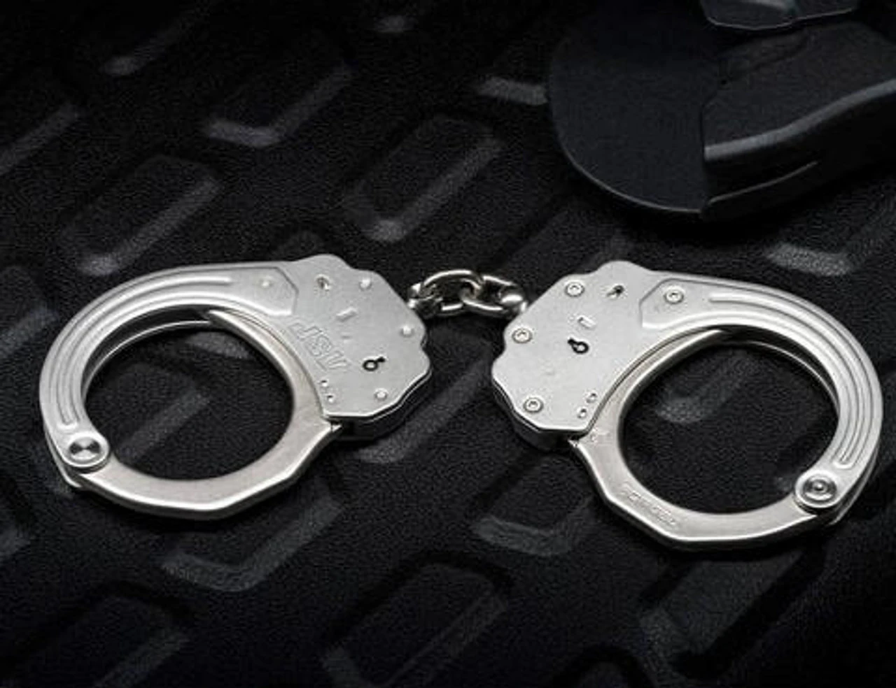 ASP Products Sentry Chain Handcuff 4 ASP Products Sentry Chain Handcuff - Image 2