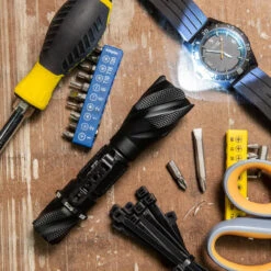 SOG Dark Energy 750A Flashlight -Holsters Shop sog dark energy 750a flashlight de 06 44791.1601523815