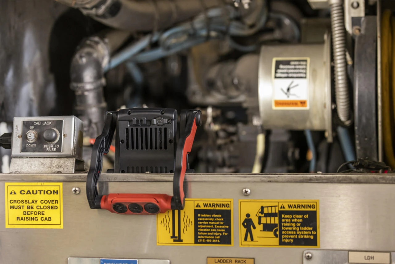 Streamlight BearTrap Rechargeable Multi-Function Worklight 10 Streamlight BearTrap Rechargeable Multi-Function Worklight - Image 8