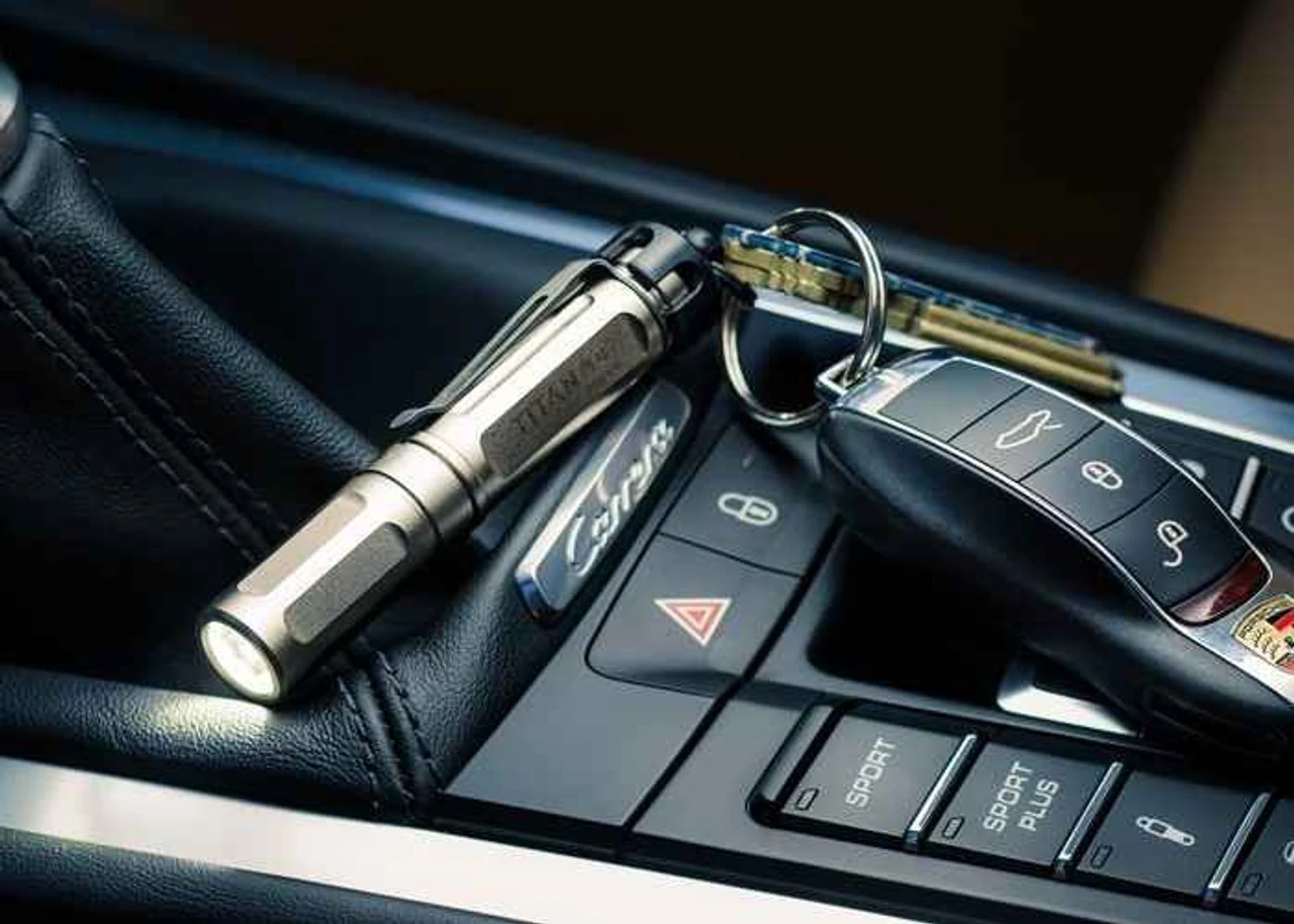 SureFire TITAN PLUS 300 Lumen Multi-Stage Keychain Light 6 SureFire TITAN PLUS 300 Lumen Multi-Stage Keychain Light - Image 4